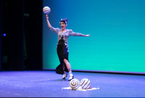 La gala estuvo acompañada por actuaciones de Circo, gracias a la colaboración de Circo Diverso.